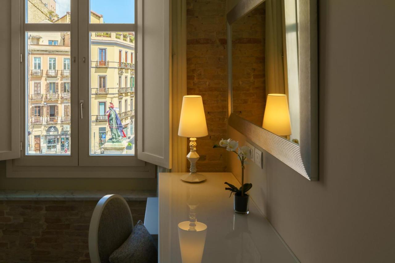 Boutique Hotel Carlo Felice 卡利亚里 外观 照片