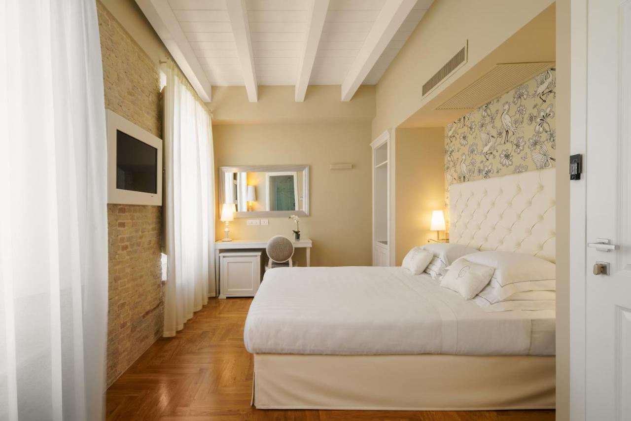 Boutique Hotel Carlo Felice 卡利亚里 外观 照片